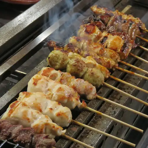 自慢の【焼き鳥】 自家製タレとブレンド塩で味わう逸品を是非ご堪能ください!