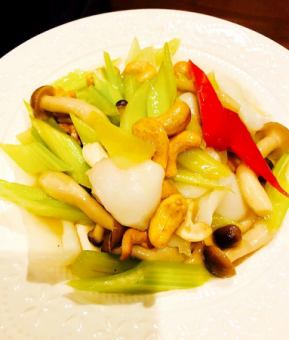Stir-fried squid, cashew nuts, and celery