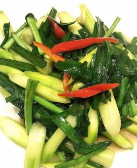 Stir-fried chives and asparagus