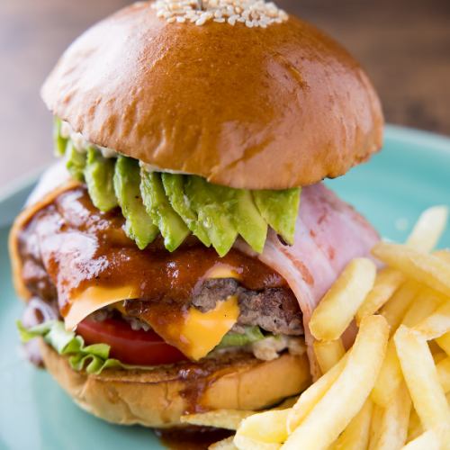 当店のハンバーガーは国産牛100％使用！