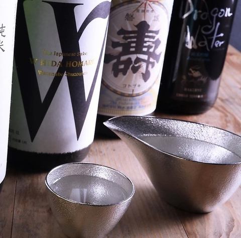 香りの軽やかなものから本醸造の辛口まで取りそろえた日本酒は錫（すず）の酒器でお召し上がりいただけます