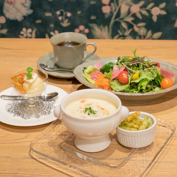 [Lunch] Fresh vegetable salad buffet + Soup to eat + Homemade dessert + Drink set