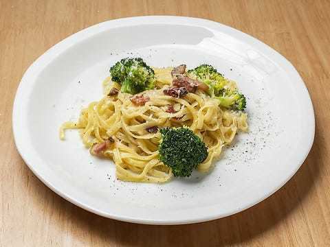 自家製サルシッチャと彩パプリカのペペロンチーノ