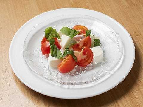 滋賀県産フルーツトマトとモッツァレラのカプレーゼ