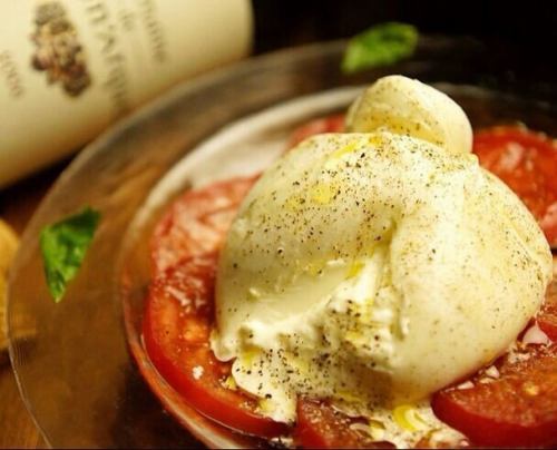 burrata cheese caprese
¥2,100

The heaviest in Tokyo is 150g
The size of the fist is very impressive.

A must-try for cheese lovers
Many people come here for the cheese.

Pairs well with wine🍷
I can have both red and white

When you're full,
Share one bottle between two people.

[Beef Tongue & Wine Bar SHITAN'S]
Beef tongue cuisine and wine bar
For dates and small drinking parties
An adult bar where you can enjoy yourself without worrying about the smell.

【business hours】
🕰️17:00〜23:30
【address】
📍Blanc Noir Yushima 1F, 3-36-3 Yushima, Bunkyo-ku, Tokyo
🚃1 minute from Yushima Station on the Chiyoda Line / 5 minutes from Okachimachi Station

#Yushima #Yushima gourmet #Okachimachi #Okachimachi gourmet
#Ueno #Ueno gourmet #Beef tongue dishes #Beef tongue