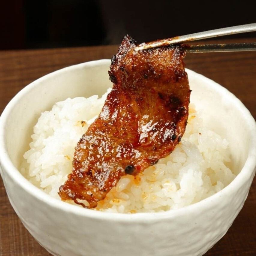 肉山の姉妹店！自家製味噌だれで味わう絶品焼肉を味わえます♪