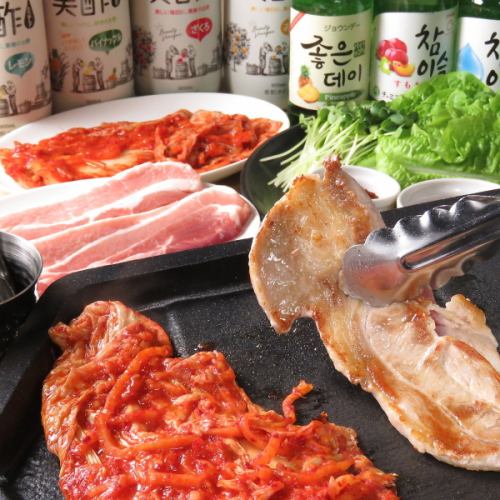 韓国料理の定番！【特製サムギョプサル】油を落としてたっぷり野菜で包んでヘルシーに♪ランチもご注文可