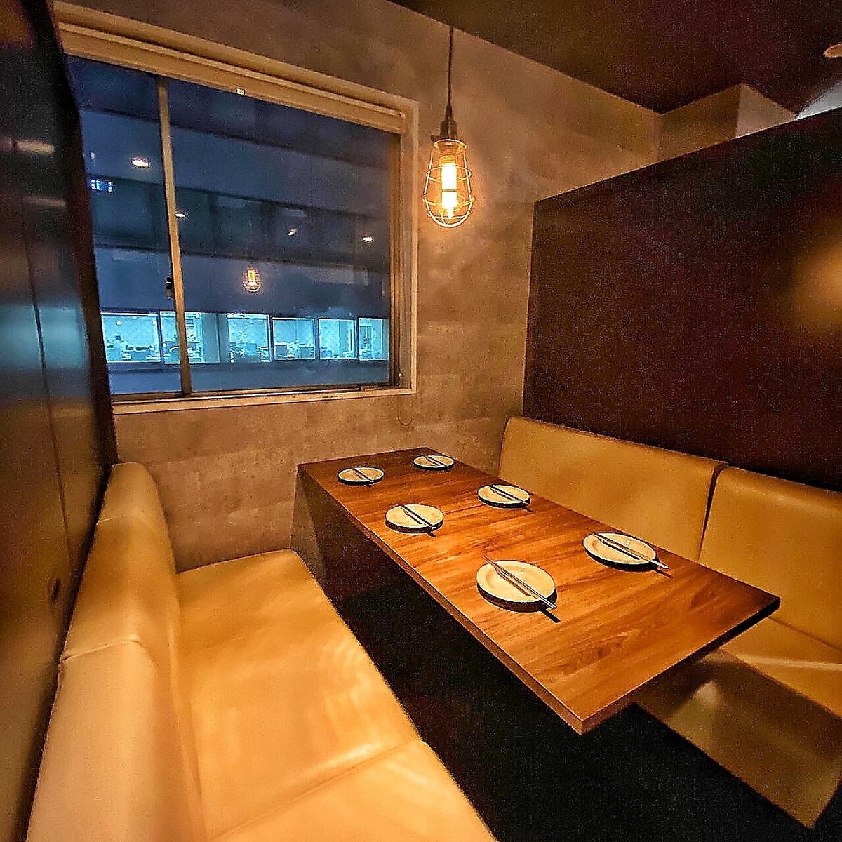 A completely private room with a night view is perfect for a date ◎