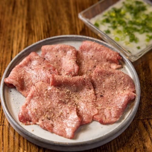 【極上の食感】牛タンの旨味を引き出す手切りと自家製レモンだれ