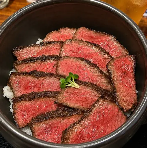 四度の変化を堪能する、名物黒毛和牛ひつまぶし！