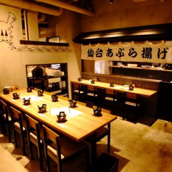 Table seats for up to 34 people.It is a seat that can be used in a semi-private room according to the number of people.It is recommended to make an early reservation because it is a popular banquet seat.