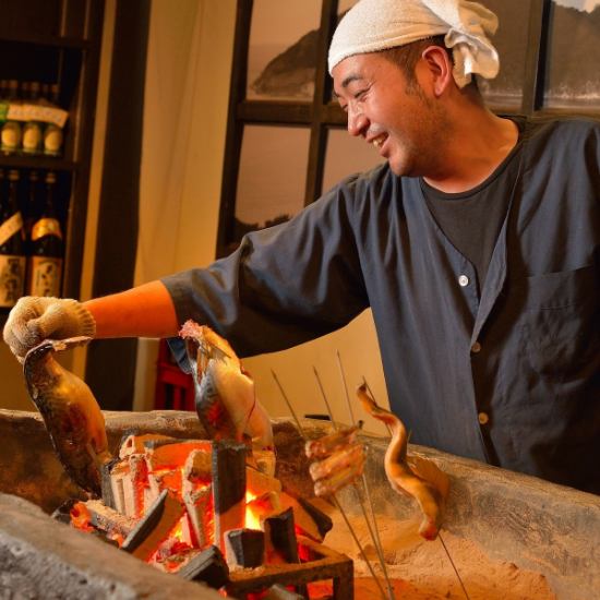 旬の魚介を原始焼きやお刺身にて楽しめるコースが4400円～！