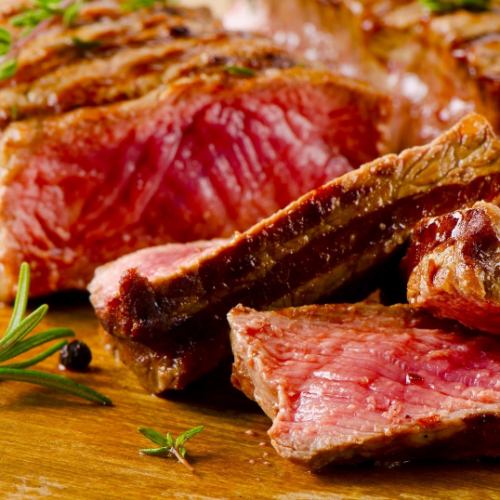 Low carbohydrate! Low fat! High protein! The carefully selected red meat is very popular with both men and women ♪ Courses start at 3,800 yen (tax included) with 120 minutes of all-you-can-drink