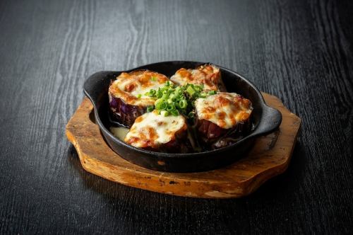 Sadowara eggplant grilled with meat miso and cheese