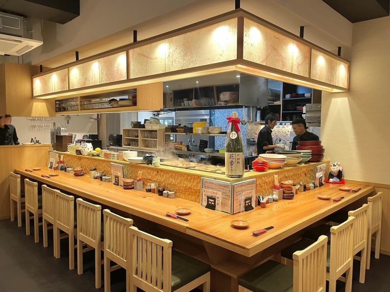 In addition to counter seats with a view of the oden hot pot, we offer various types of seats, including tatami rooms and private tables, so you can use them to suit your needs!