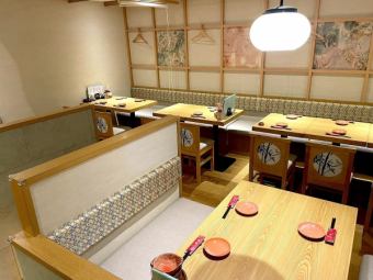 餐桌座位最多可容納 22 人。俯瞰開放式廚房的開放空間也推薦用於各種宴會。