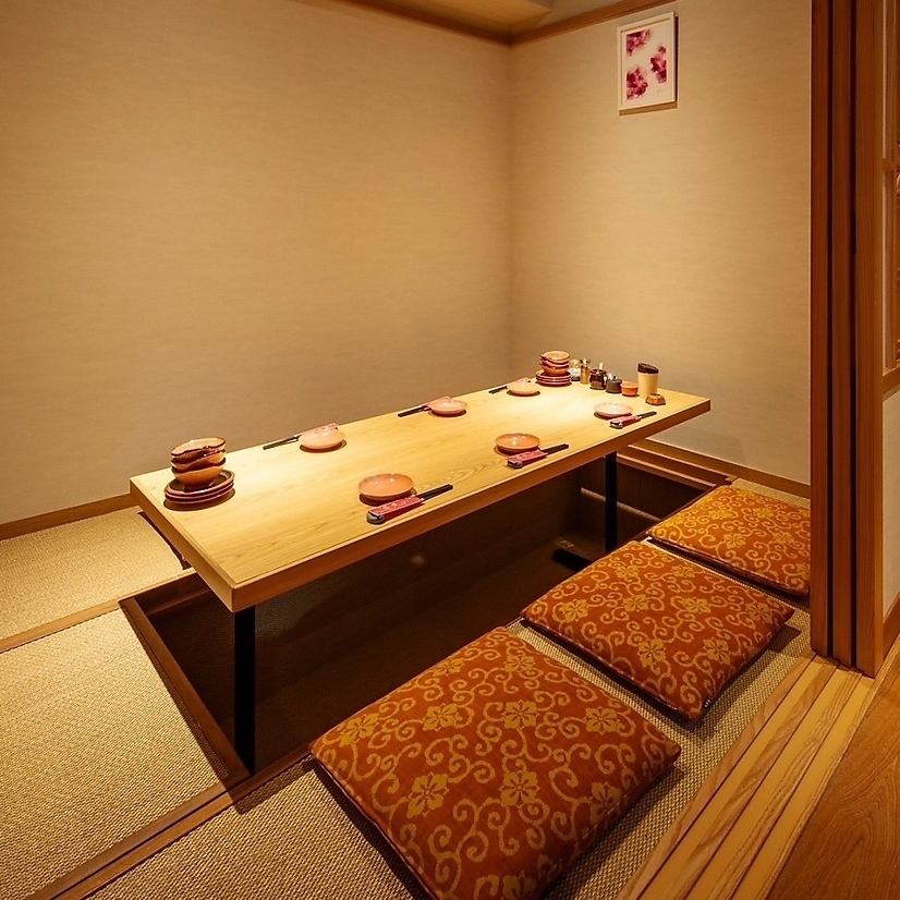 Enjoy your meal in the relaxing space of a private room with a sunken kotatsu table.