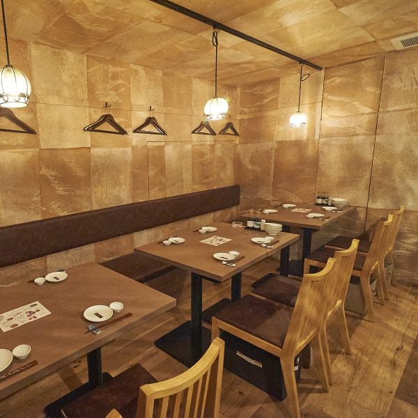 【五反田にあるオシャレな居酒屋！】大人の酒場をイメージしたモダンでスタイリッシュな内装が高ポイント◎サラリーマンの方向けに宴会・歓送迎会・打ち上げはもちろん、プライベートでのデート・女子会・仕事帰りの飲み会など、様々なシーンでご利用いただけます。オシャレ空間で美味しいお料理とお酒をお楽しみください。