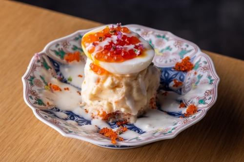 いくらと半熟卵のクリームポテサラ