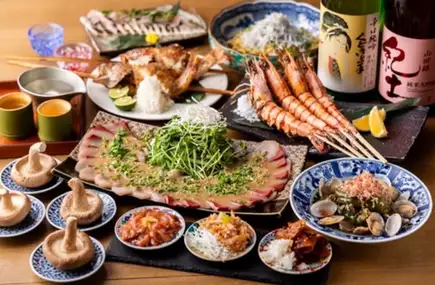 《2時間飲み放題付き7,000円》おばんざい3種・刺身5点盛り・大海老の炉端焼きなど、贅沢コース◎