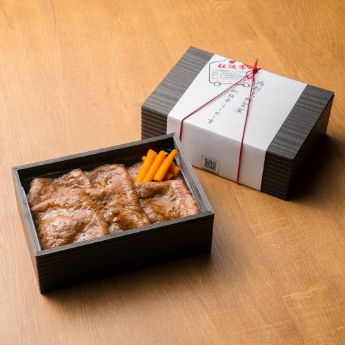 松坂牛のうしめし重 わかめスープ付き