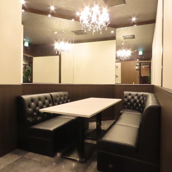 シックな家具が並んだ落ちついた店内。貸切は25名様から最大44名までご予約受付可能です♪お気軽にご相談ください。※貸切の場合はコース予約限定となります。