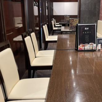 おしゃれなソファ席が人気のモダン中華ダイニング。落ち着いた空間で女子会やデートにぴったり。美肌メニューや薬膳鍋などヘルシーな一皿も好評♪