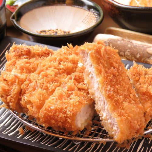 四元豚ロースかつ定食ランチ  全ての定食ご飯とキャベツお替り自由！