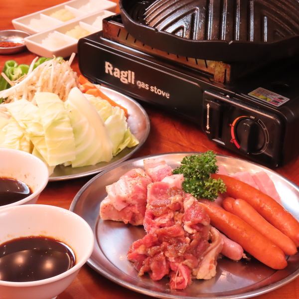 You can enjoy fresh meat and all-you-can-drink at a great value! Jingisukan Set (3,410 JPY)