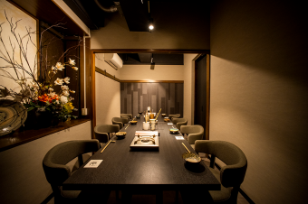 We offer complete private rooms.Please enjoy your meal slowly.