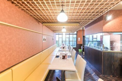 <p>香り高い本格出雲そばが自慢のお店！明るい店内で、開放感たっぷりのくつろぎ空間◎和テイストのインテリアが心地よく、女性お一人様でもお気軽に入れます♪こだわり抜いた出雲そばの香りと食感をぜひお楽しみください。</p>