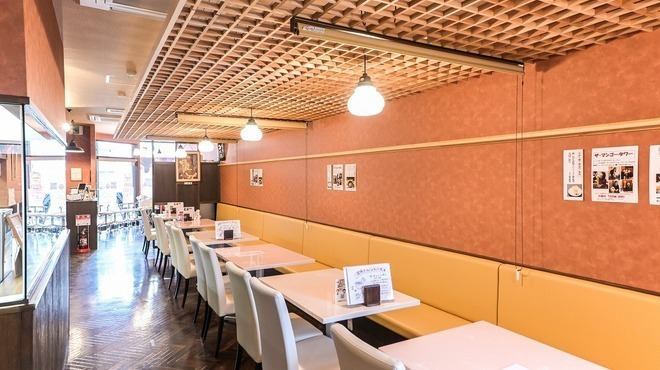 こだわりの出雲そばが楽しめるお店。明るくて和テイストな店内は、くつろぎの空間を演出しており女性お一人様にもぴったり★開放的な雰囲気で心地よい時間をお過ごしください！