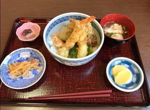 蕎麦以外のメニューも♪