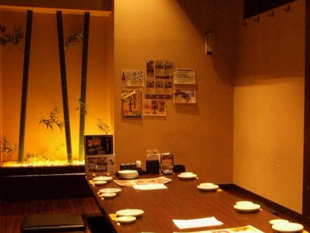 Relax and enjoy exquisite cuisine in a private room that can accommodate small to 30 people.