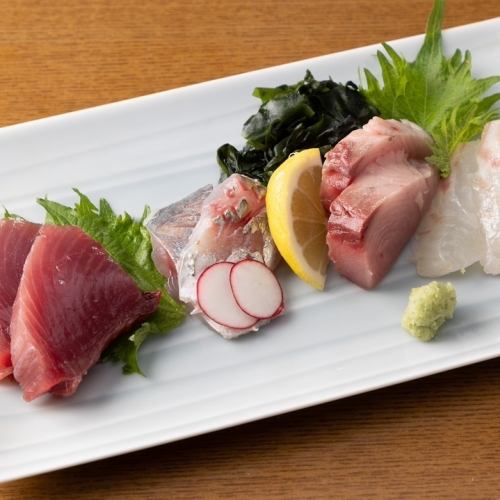 季節ごとに変わる楽しみ。四季折々の味を楽しめる4種盛り【刺身盛り合わせ】