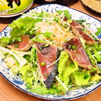 【超おすすめ】かつをの土佐盛りサラダ 