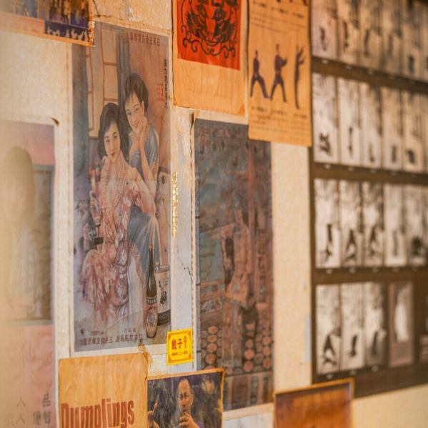 『オシャレ』気取らない店内でお値打ちにビールと餃子を楽しむ!若い人にもご年配にも丁度良い空間で、肩肘はらずお食事いただけます!カウンターでも、テーブルでも、気軽にお食事ください♪