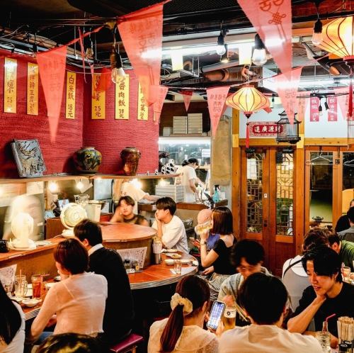 中国屋台を思わせる空間