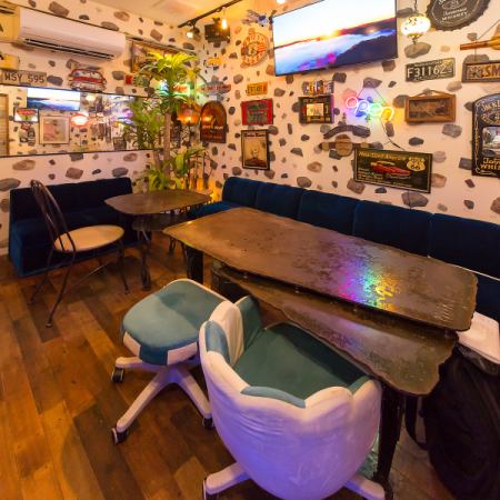 友人同士の飲み会や宴会にもピッタリなBOXテーブル席。