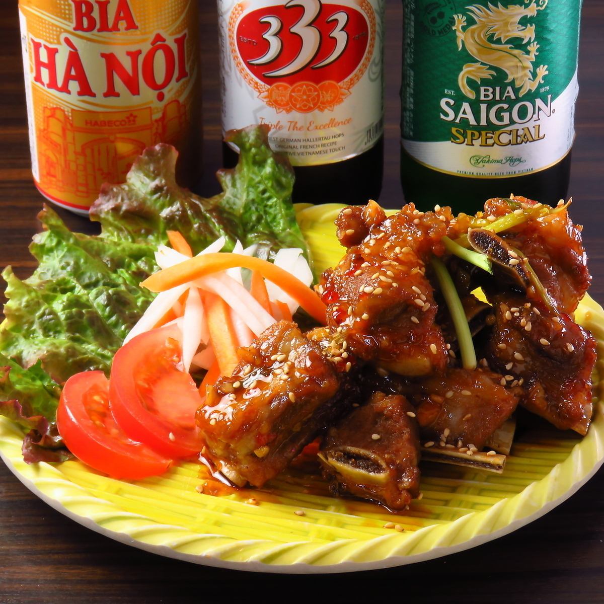 落ち着いた雰囲気の店内でごゆっくり料理をお楽しみください。