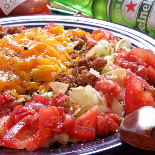 炙りチェダーチーズタコライス(炙チェタコラ)とろける旨みがやみつきになる