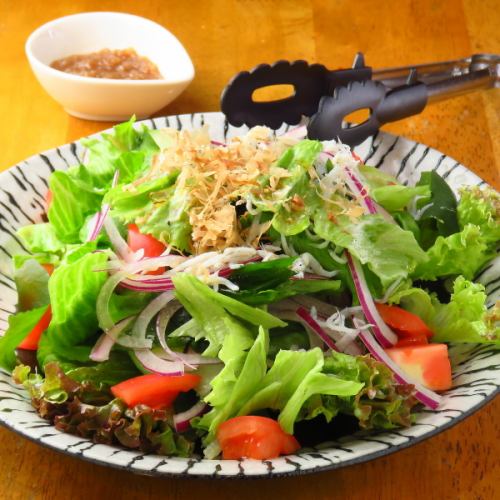 Japanese-style salad (whitebait dressing)