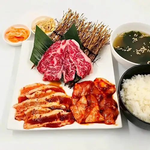 Beef, pork, and chicken yakiniku lunch set (Matsui) 200g
