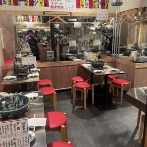 【宴会や飲み会に◎】12名様まで着席可能なテーブルあり!カジュアルでリラックスしながらお楽しみいただけます!