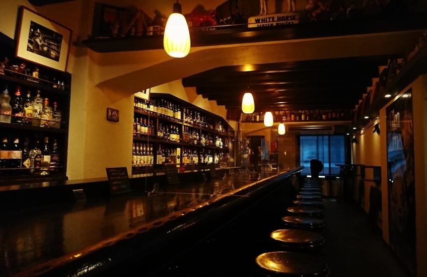 成立於 1967 年。在銀座經營了 55 年以上的歷史悠久的正宗酒吧。