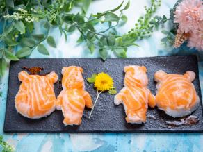 Kyun ★ Pooh salmon sushi