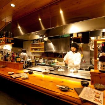 Counter seats where you can see the cooking in front of you.Perfect for adult dates.The iron plate dish baked right in front of you is a masterpiece.Please ask the staff for today's recommendations.Please enjoy delicious sake and food to your heart's content.