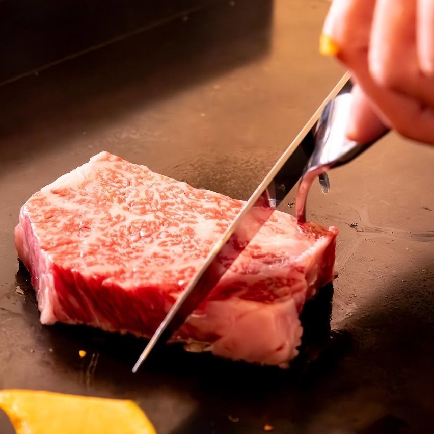 様々なジャンルの肉料理が楽しめるお店です。