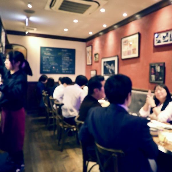 木质内饰营造出轻松舒适的空间。