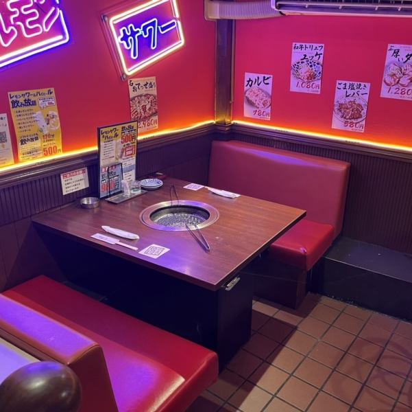 [On the way home from work or on a date♪] Enjoy a leisurely banquet or yakiniku on the sofa seats in the bright interior.